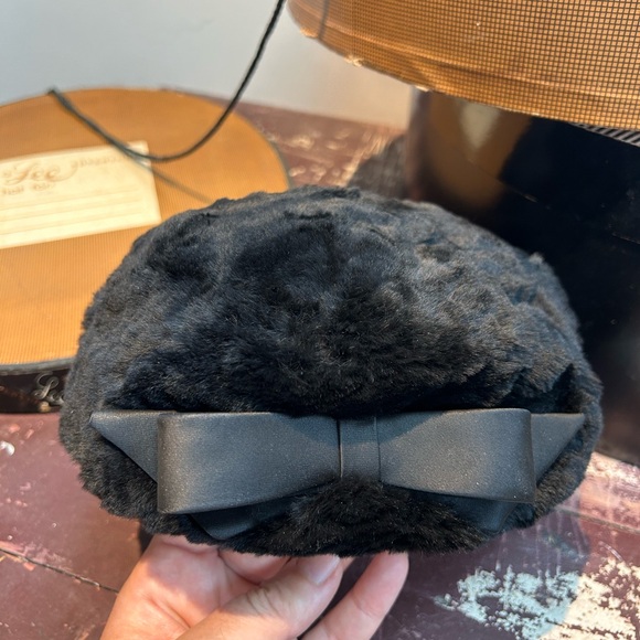 Vintage Black Pill Box Hat with Satin Bow - Picture 3 of 6